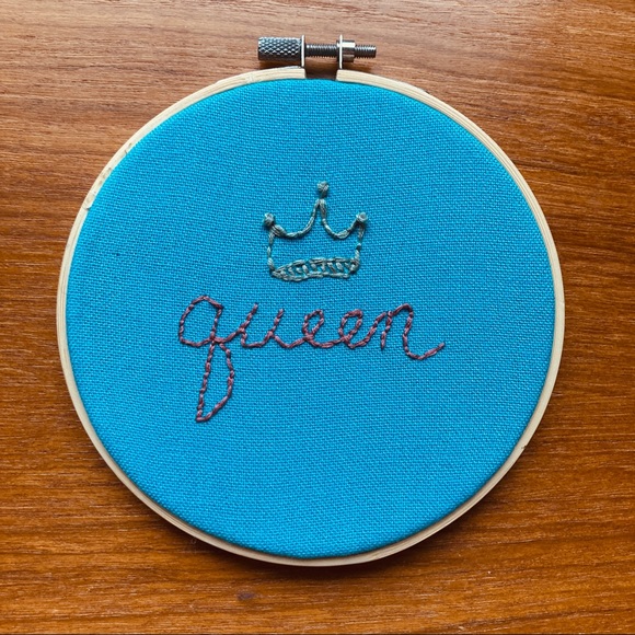 QUEEN Embroidery Hoop - Picture 1 of 2